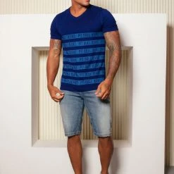 PL MALHA 61548 - Men's T-shirt With Logomania In Stripes 9 PL MALHA 61548 - Men's T-shirt With Logomania In Stripes