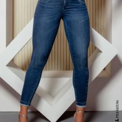 PIT BULL JEANS Identity 63587 - Fitted Cropped Pants With A Butt Lifting Effect And Shine